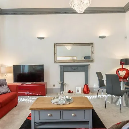 Stunning 2 Bedroom In Heart Of West End *