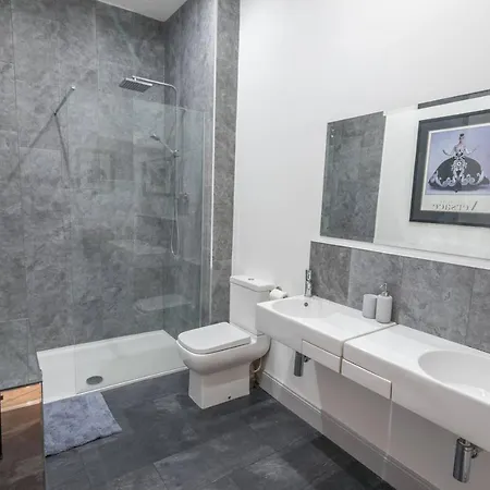 Stunning 2 Bedroom In Heart Of West End