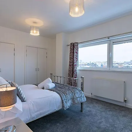 Apartment 2 Bedroom Luxury In West End