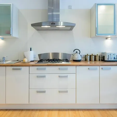 Apartment 2 Bedroom Luxury In West End *