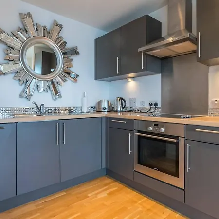 Stylish Two Bed Penthouse In City Centre Appartamento