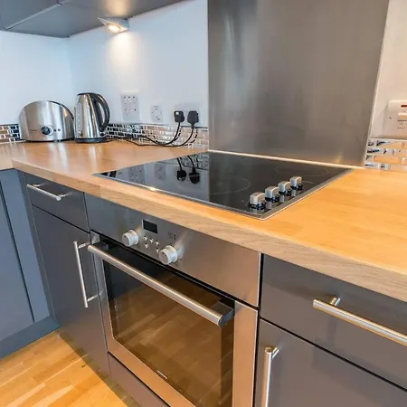 Stylish Two Bed Penthouse In City Centre Appartamento