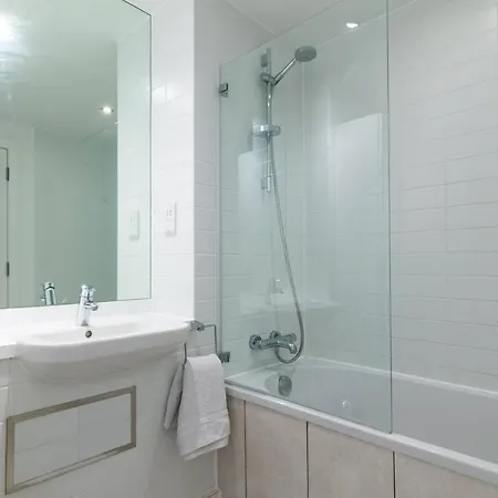 Stylish Two Bed Penthouse In City Centre Appartamento