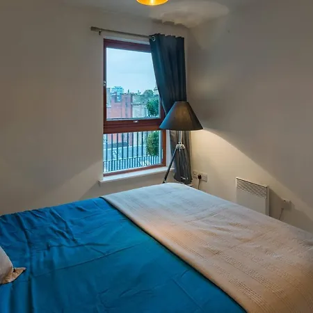Stylish Two Bed Penthouse In City Centre Appartamento
