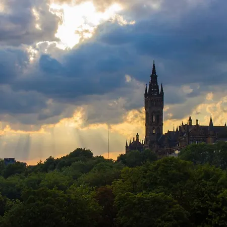 Apartment Anchored - Spacious In Glasgow's Southside *