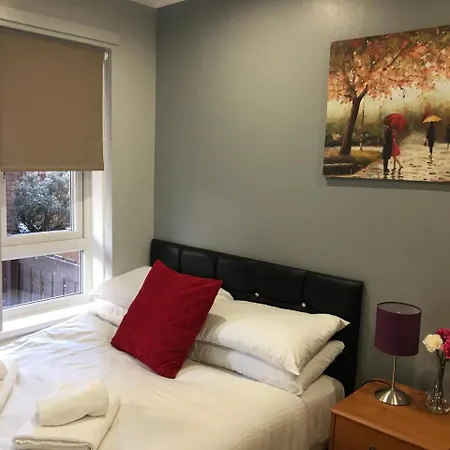 Charing Cross Apartment *