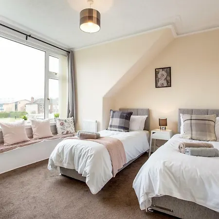 Lomond Serviced Apartments- Hydro House