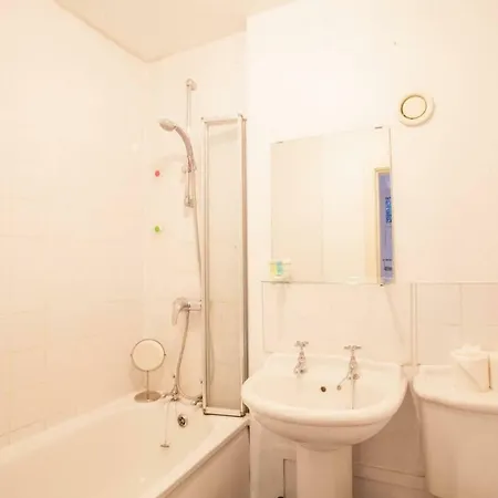 Comfortable And Fresh 1 Bedroom Apartment *