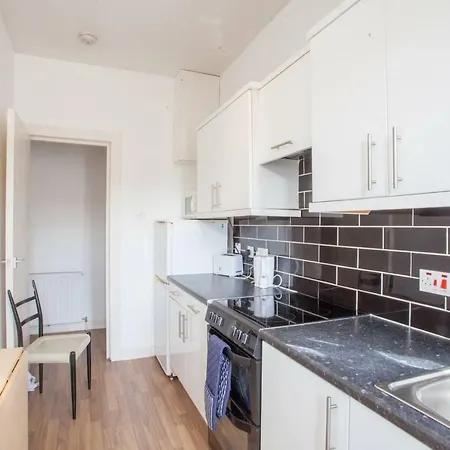 Comfortable And Fresh 1 Bedroom Apartment *