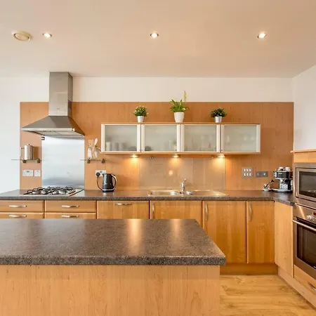 Bright Riverside Apt. W/ Terrace *