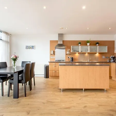 Bright Riverside Apt. W/ Terrace Apartment