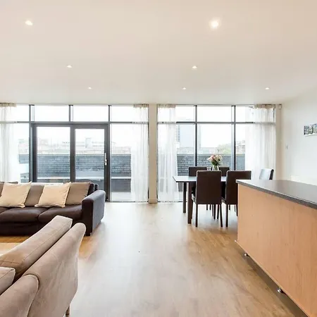 Bright Riverside Apt. W/ Terrace Apartment