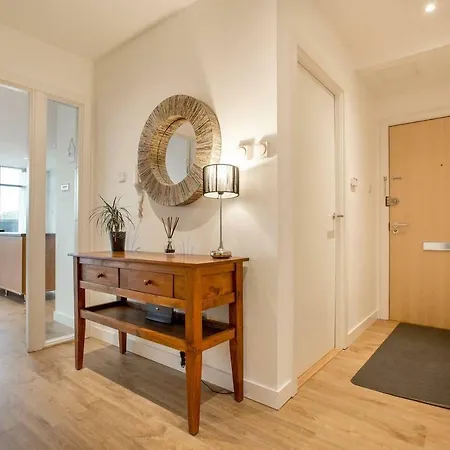 Bright Riverside Apt. W/ Terrace