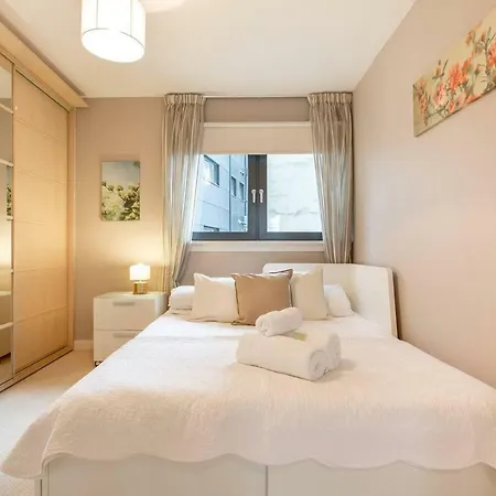 Bright Riverside Apt. W/ Terrace * Glasgow