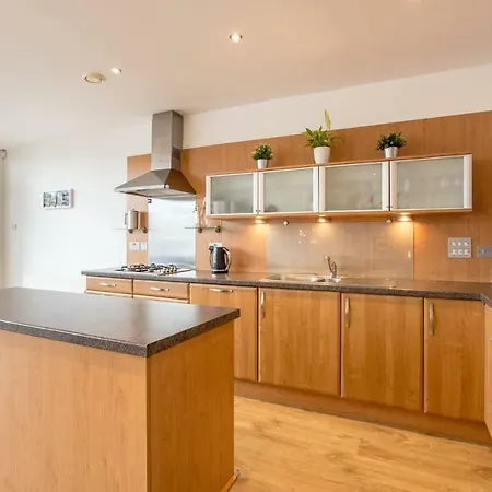 Bright Riverside Apt. W/ Terrace Glasgow
