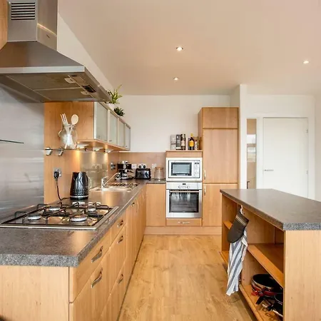 Bright Riverside Apt. W/ Terrace *