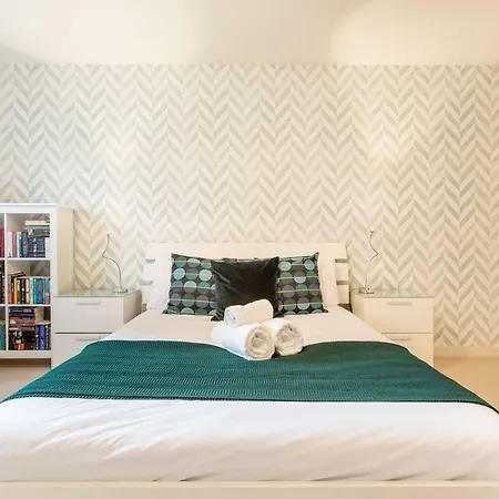 Apartment Bright Riverside Apt. W/ Terrace *