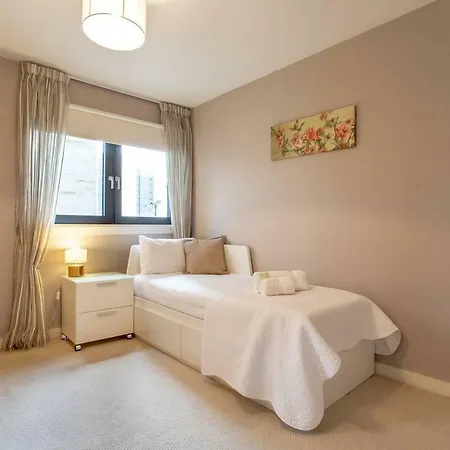 Appartamento Bright Riverside Apt. W/ Terrace *