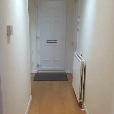 Dragon - Muirdrum House 3 Bedroom Glasgow