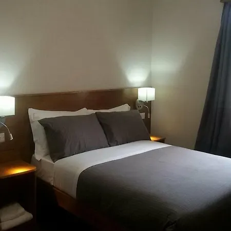 Crosshill House 4*