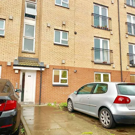 2 Bedroom Dennistoun Apartment With A Balcony