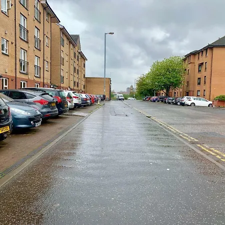 Apartment 2 Bedroom Dennistoun Apartment With A Balcony Glasgow