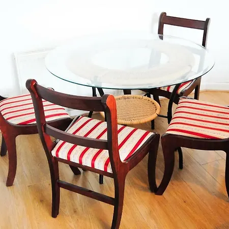 2 Bedroom Dennistoun Apartment With A Balcony Apartment