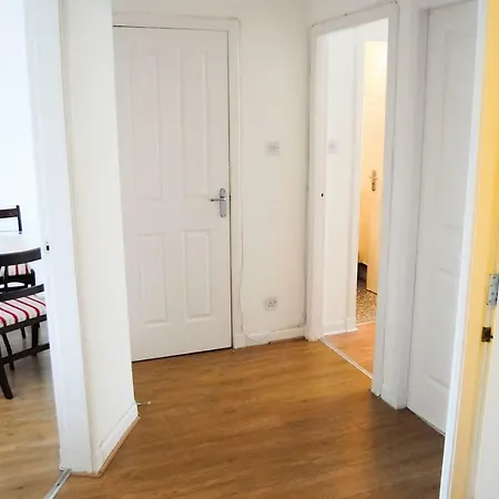 2 Bedroom Dennistoun Apartment With A Balcony Apartment