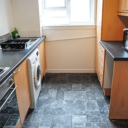 Apartment 2 Bedroom Dennistoun Apartment With A Balcony Glasgow