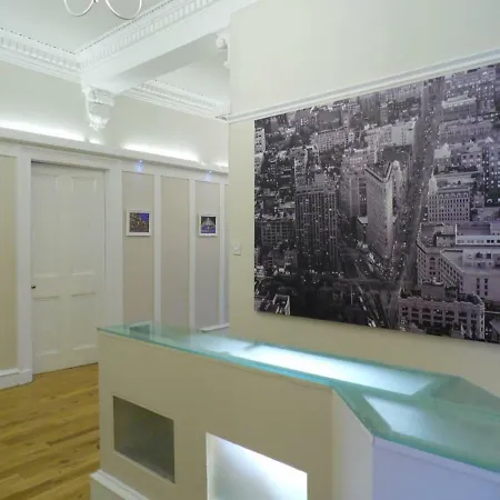 West End - Stunning, Spacious, 3 Bedroom, Main Door Flat With Private Parking Apartment Glasgow