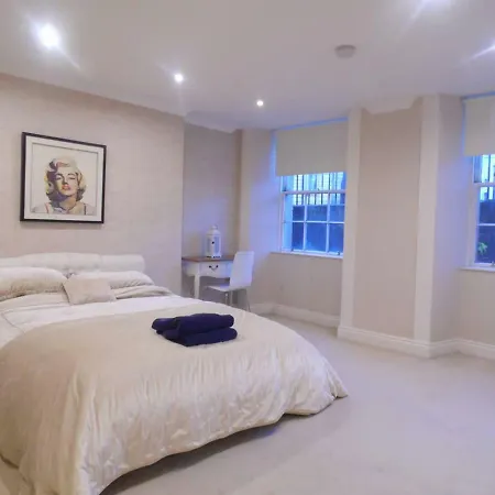 West End -stunning, 2 Bedroom, Main Door Flat With Private Parking Apartment *