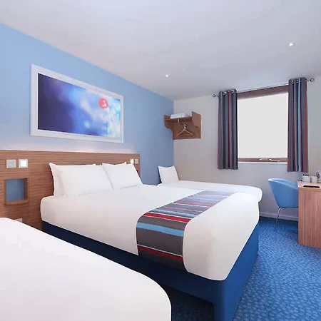 Travelodge Airport Hotel 3*