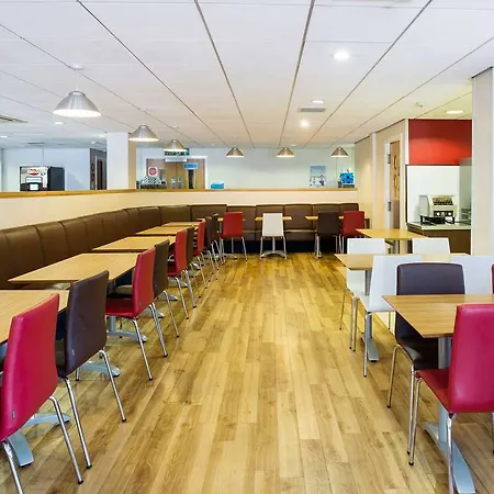 Travelodge Airport 3* 글라스고