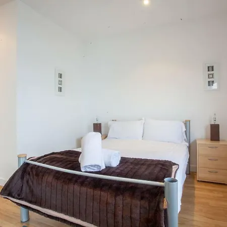 Stunning Flat With Huge Balcony And River View Appartamento