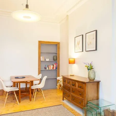 Stylish + Modern Tenement Flat Close To City Centre * Glasgow