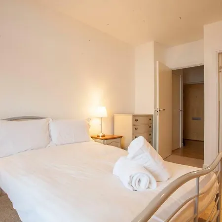 Appartamento Stunning Flat With Huge Balcony And River View