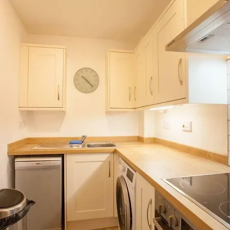 Stylish + Modern Tenement Flat Close To City Centre Glasgow