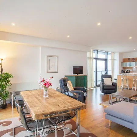 Stunning Flat With Huge Balcony And River View Appartamento Glasgow
