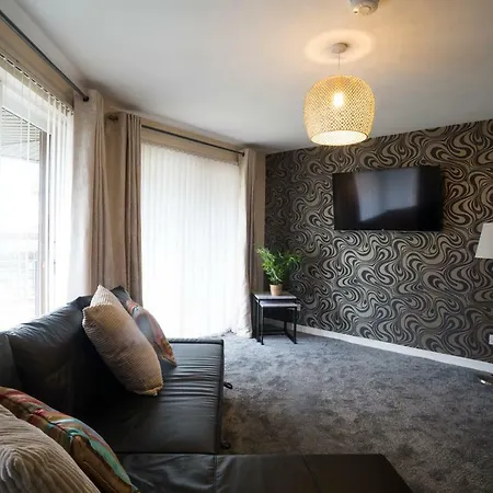 Lomond Serviced Apartments- Emirates Apartment *
