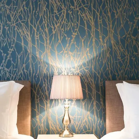 Lomond Serviced Apartments- Emirates Apartment Glasgow
