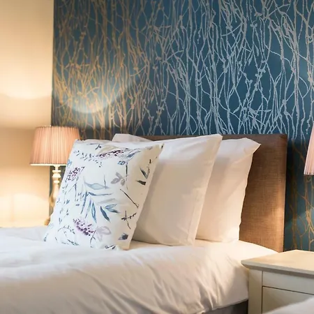 Lomond Serviced Apartments- Emirates Apartment