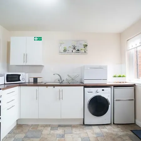 Lomond Serviced Apartments- Emirates Apartment Glasgow