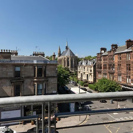 3 Bedroom Hillhead, With Balcony And Roof Garden Glasgow