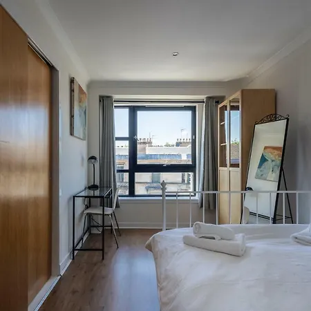 3 Bedroom Hillhead, With Balcony And Roof Garden Glasgow