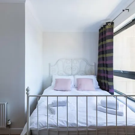 3 Bedroom Hillhead, With Balcony And Roof Garden Apartment Glasgow
