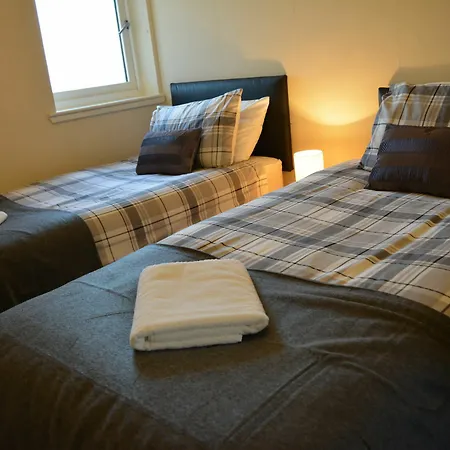 Ibrox Apartment *