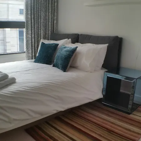 Buchanan Street 3 Bedroom 公寓 *