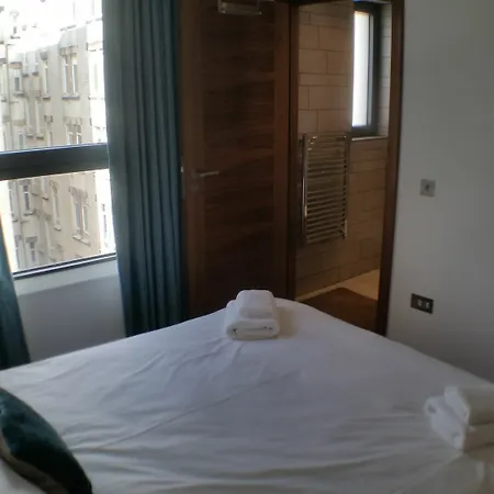 Buchanan Street 3 Bedroom