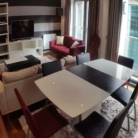 Buchanan Street 3 Bedroom *
