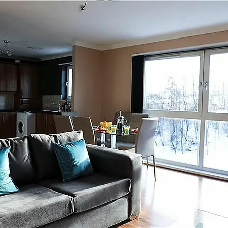 Diamond - Eaglesham Court Apartment *